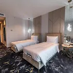 Elania & Hotel 5*