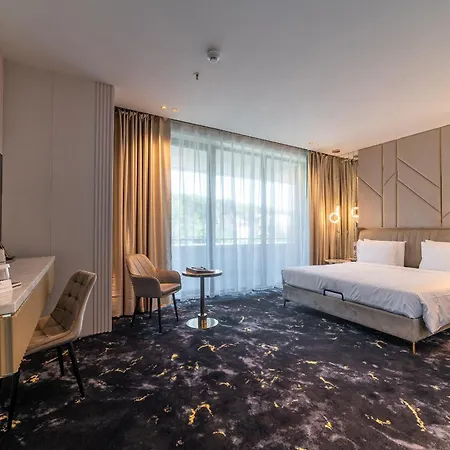 Hotel Elania &