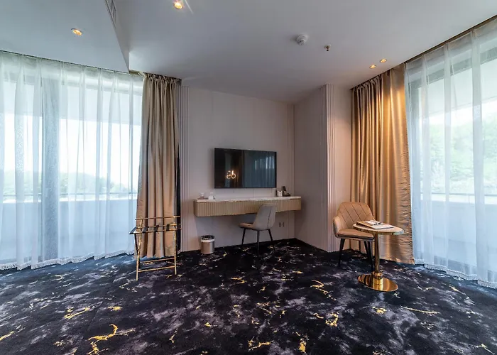 Hotel Elania & Kluž