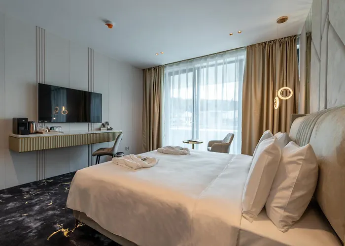 Hotel Elania & Kluž