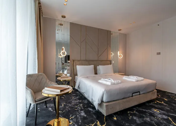 Hotel Elania & Kluž