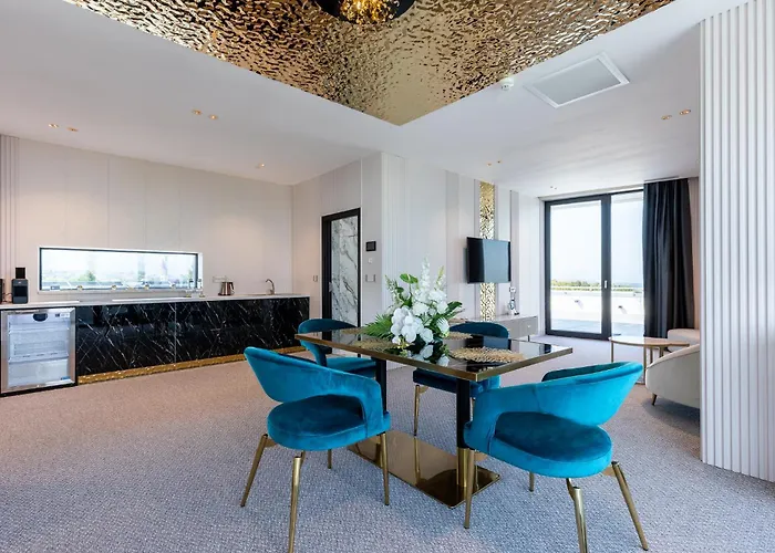 Hotel Elania & Kluž